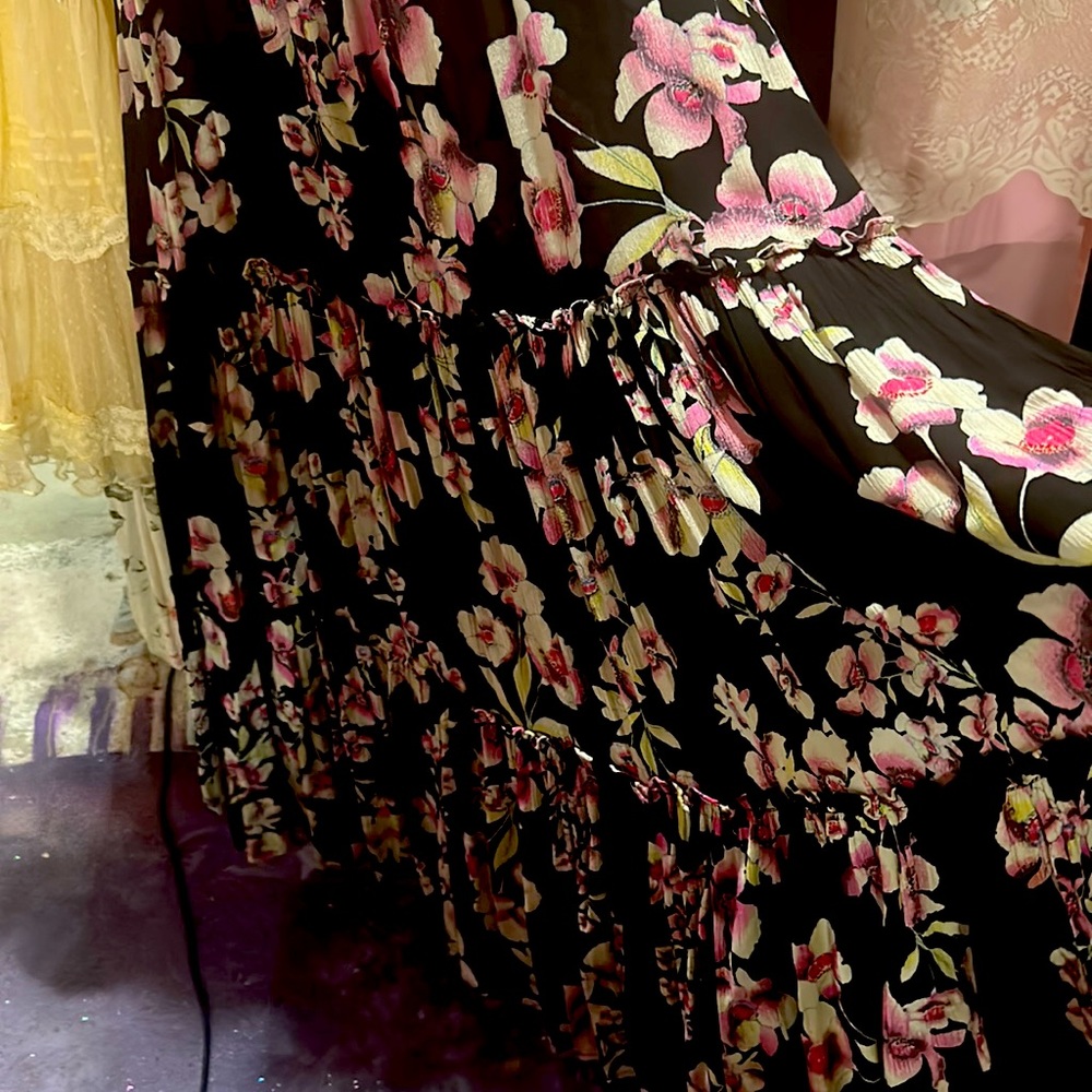 New never worn beautiful black flowered maxi sundress large